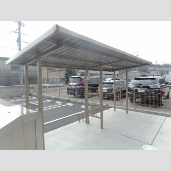 現地周辺 (駐輪場)