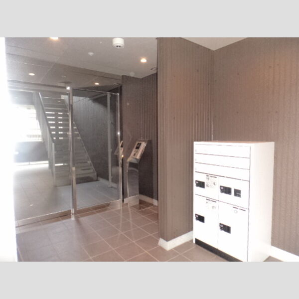 現地周辺 (風除室)