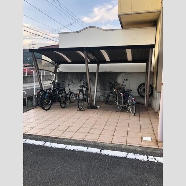 現地周辺 (駐輪場)