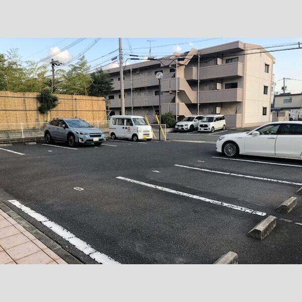 駐車場 (駐車場)