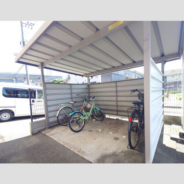 現地周辺 (駐輪場)