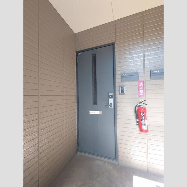 現地周辺 (玄関前)