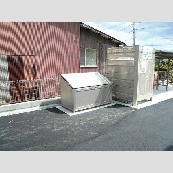 現地周辺 (ゴミステーション)