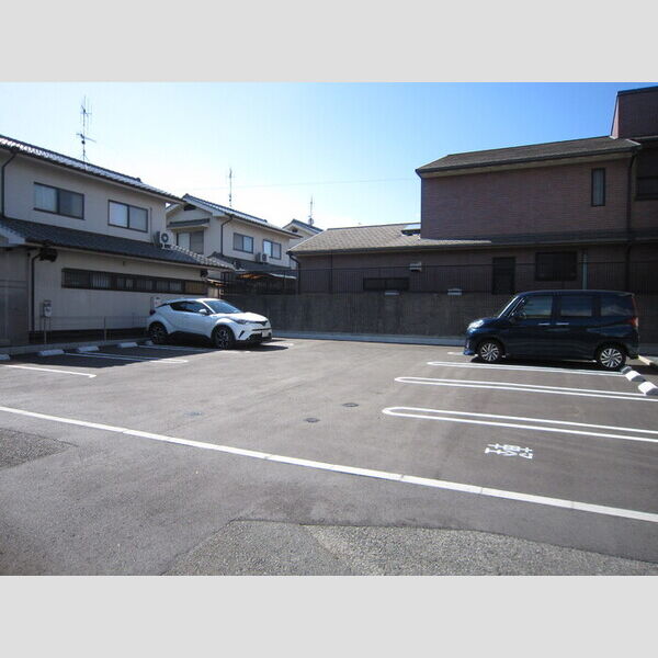 駐車場 (外部駐車場になります。)