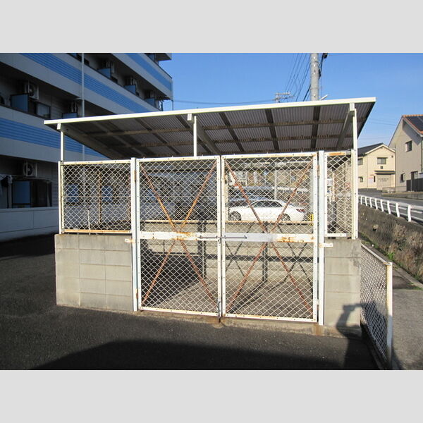 現地周辺 (ゴミ置き場)