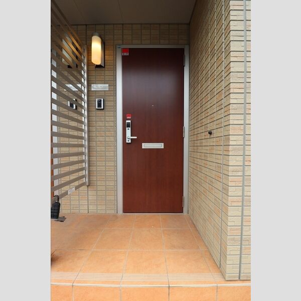 現地周辺 (玄関前)