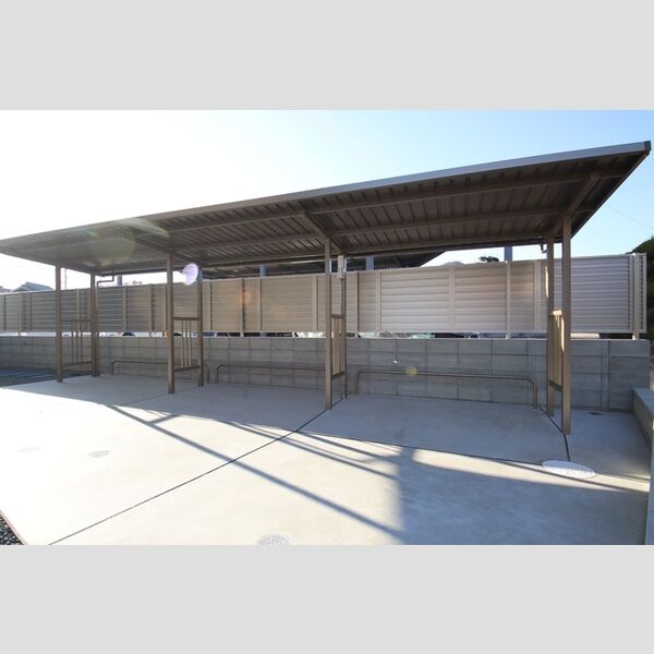 現地周辺 (駐輪場)