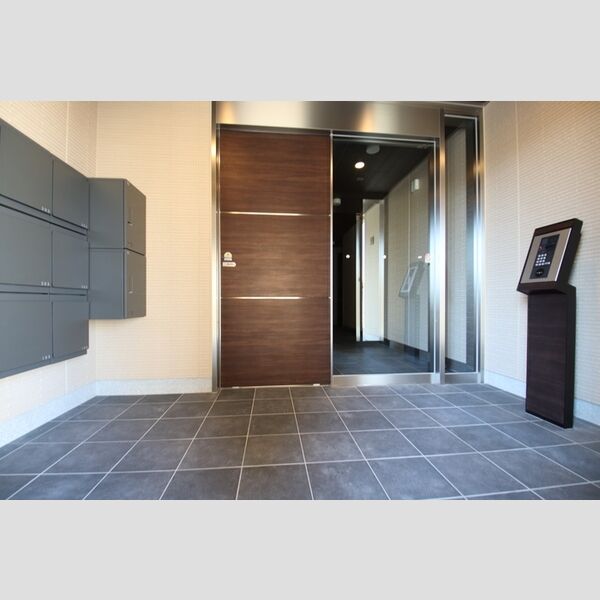 エントランス (エントランス)