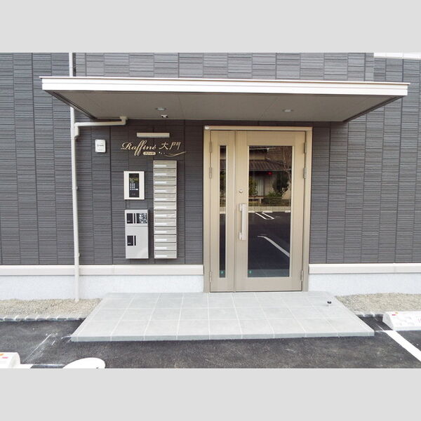 エントランス (オートロック付きエントランスドア)