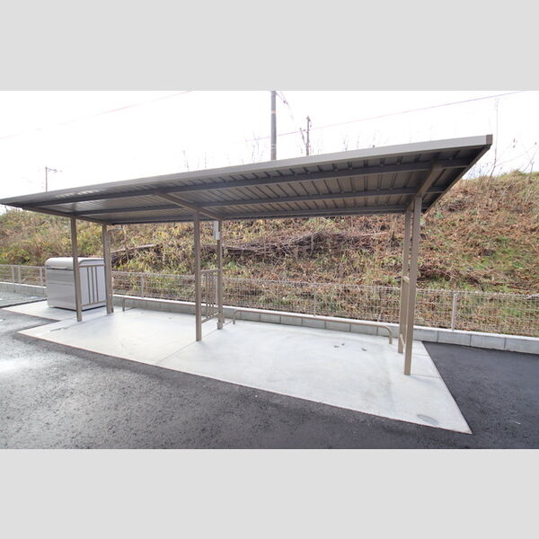 現地周辺 (駐輪場)