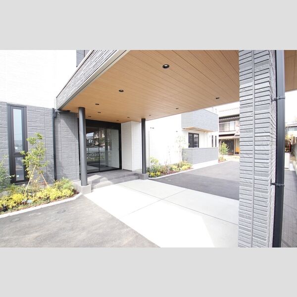 エントランス (エントランス)