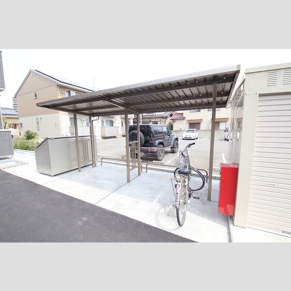 現地周辺 (駐輪場)