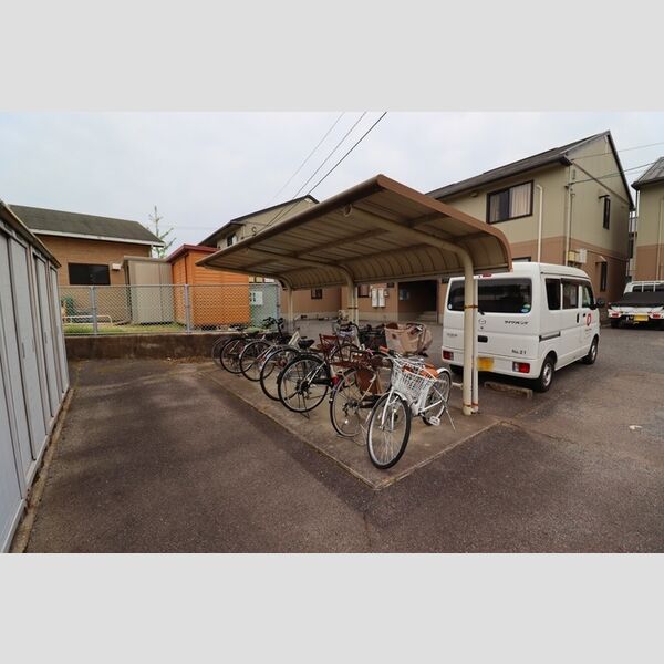 現地周辺 (駐輪場)