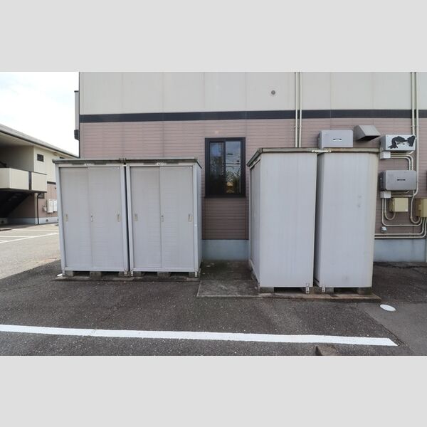 現地周辺 (各部屋専用倉庫)