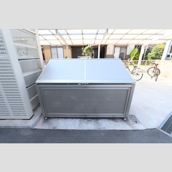 現地周辺 (ゴミ庫)