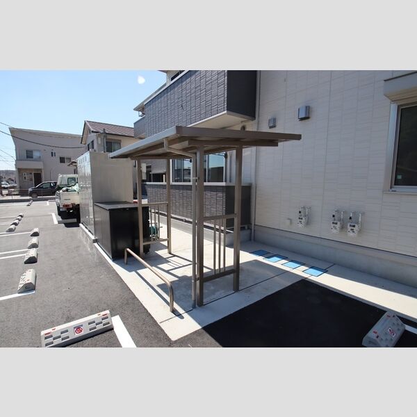 現地周辺 (駐輪場)