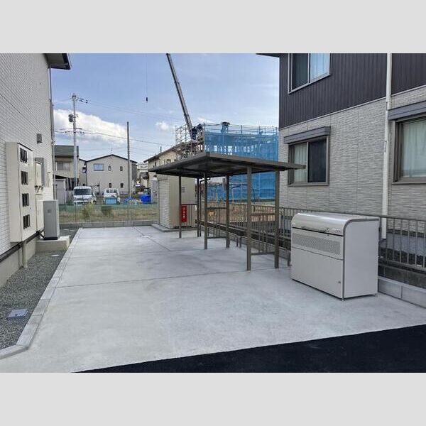 現地周辺 (駐輪場)