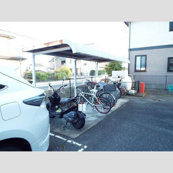 現地周辺 (駐輪場)