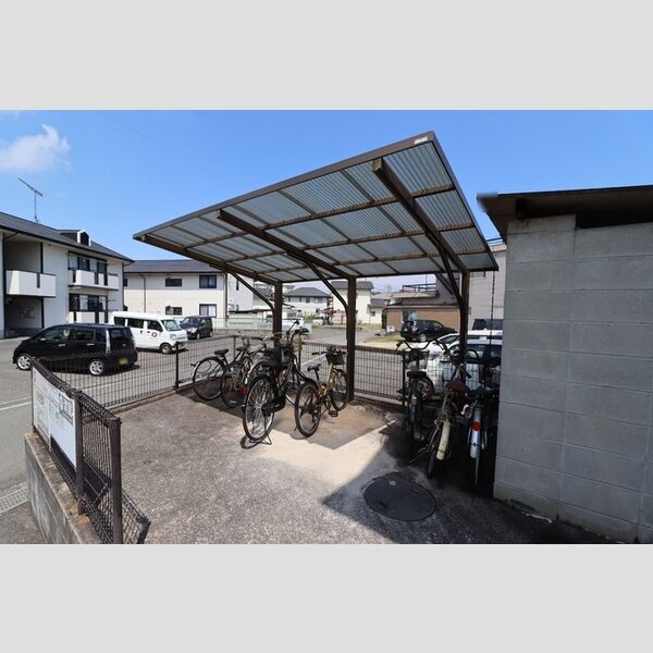 現地周辺 (駐輪場)