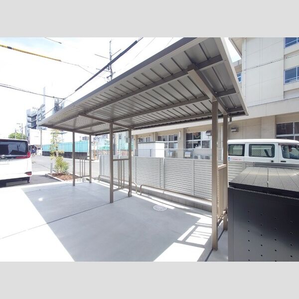 現地周辺 (駐輪場)