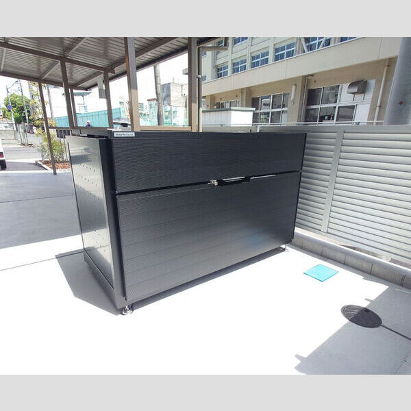 現地周辺 (敷地内ゴミボックス)