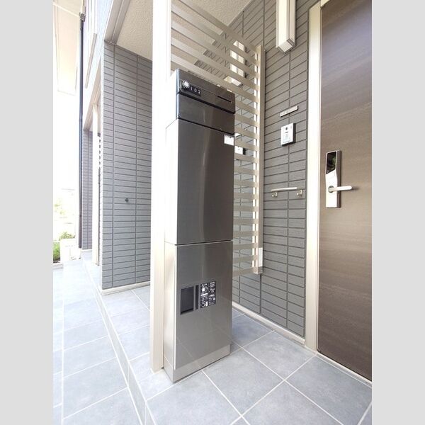 現地周辺 (玄関前)