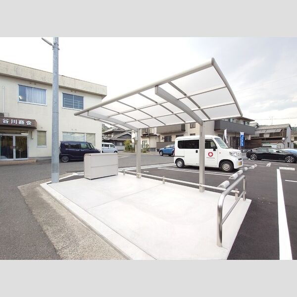 現地周辺 (駐輪場)