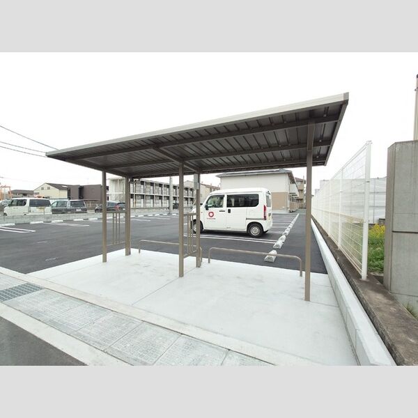 現地周辺 (駐輪場)