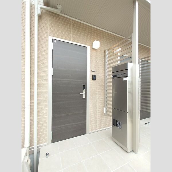 現地周辺 (玄関前専用宅配ボックス)