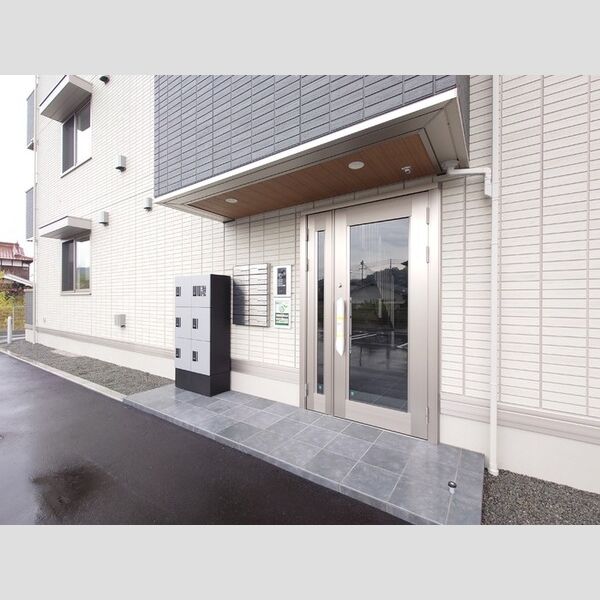 エントランス (オートロックシステム(ICカード)、宅配ボックス完備)