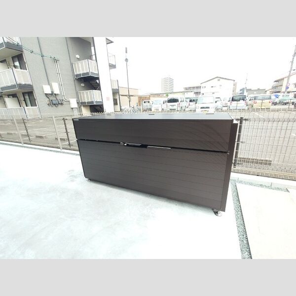 現地周辺 (敷地内ごみ収集BOX)