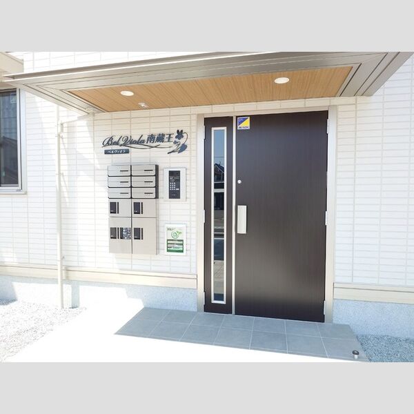 エントランス (オートロックシステム(ICカード)、宅配ボックスあり)