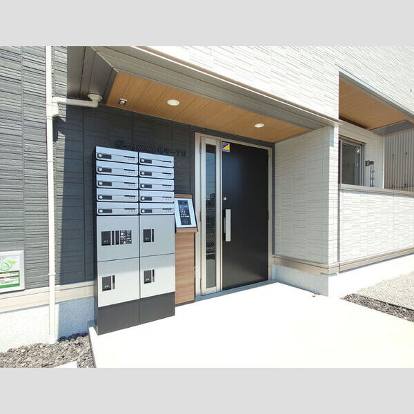 エントランス (オートロックシステム(ICカード)、宅配ボックス完備)