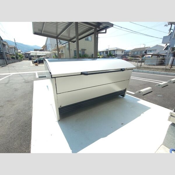 現地周辺 (敷地内ごみ収集BOX)
