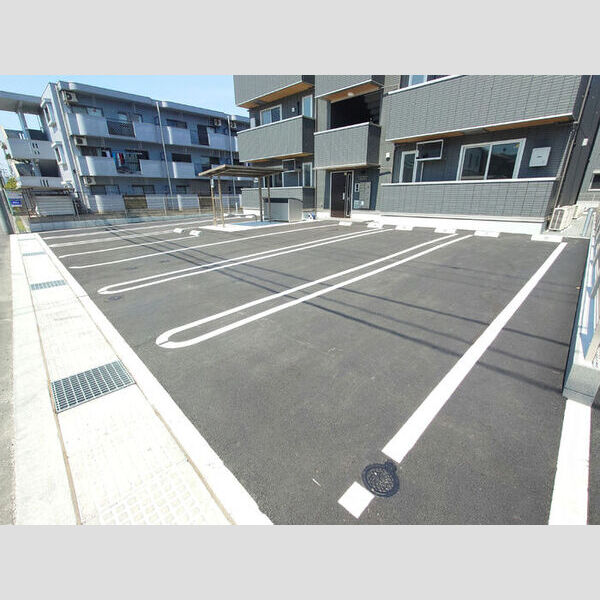 駐車場 (建物前駐車場)