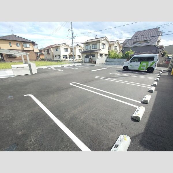 駐車場 (エントランス前駐車場)