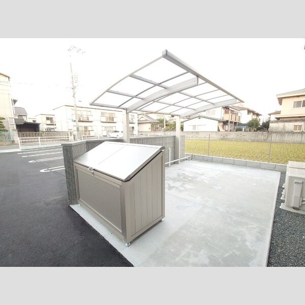 現地周辺 (駐輪場)