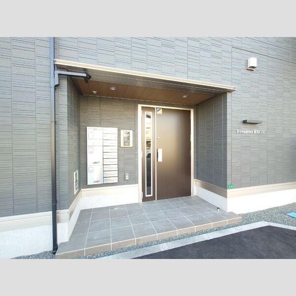 エントランス (オートロックシステム(ICカード)/宅配ボックス完備)