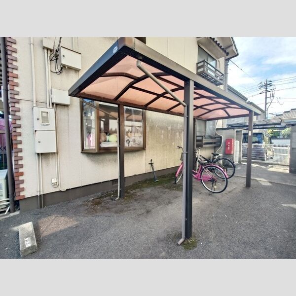 現地周辺 (自転車置き場)