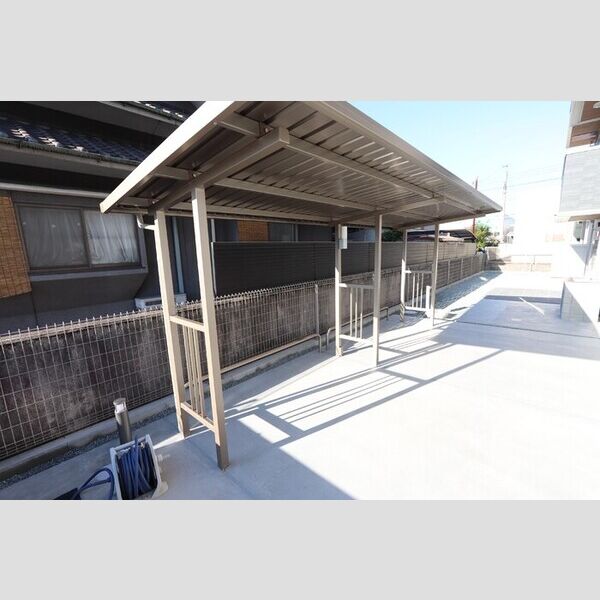 現地周辺 (駐輪場)