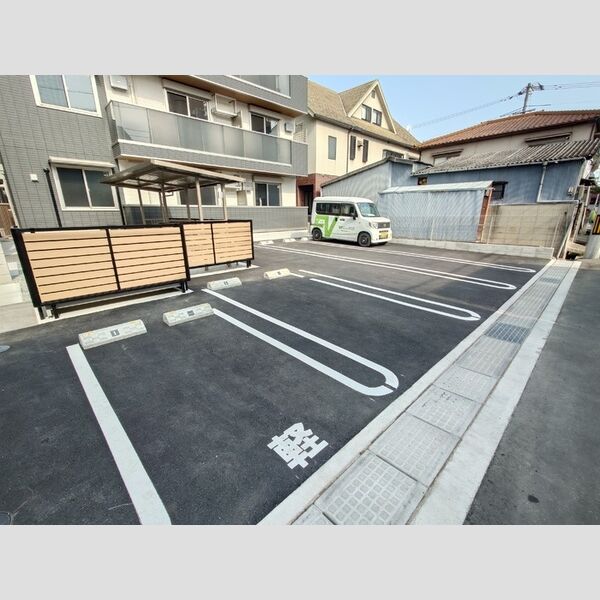 駐車場 (建物前駐車場)