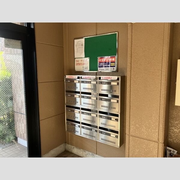 エントランス (エントランス)