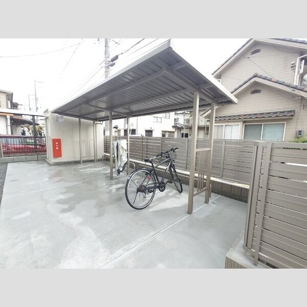 現地周辺 (自転車置き場)