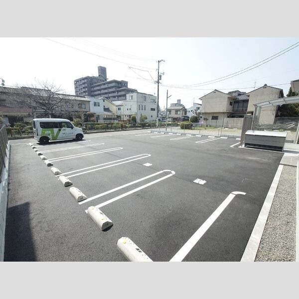 駐車場 (建物前駐車場)