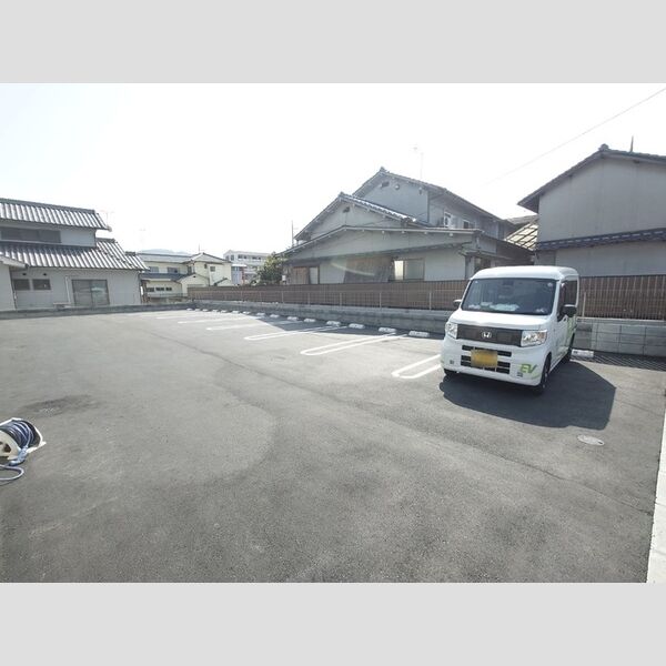 駐車場 (建物前駐車場)