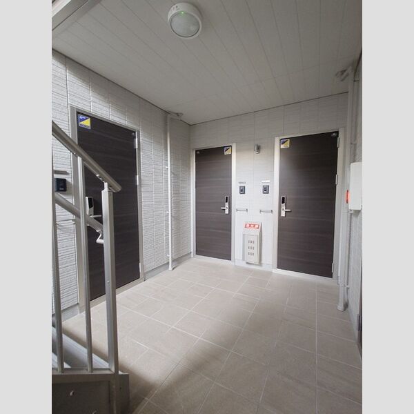 現地周辺 (玄関前フロア)