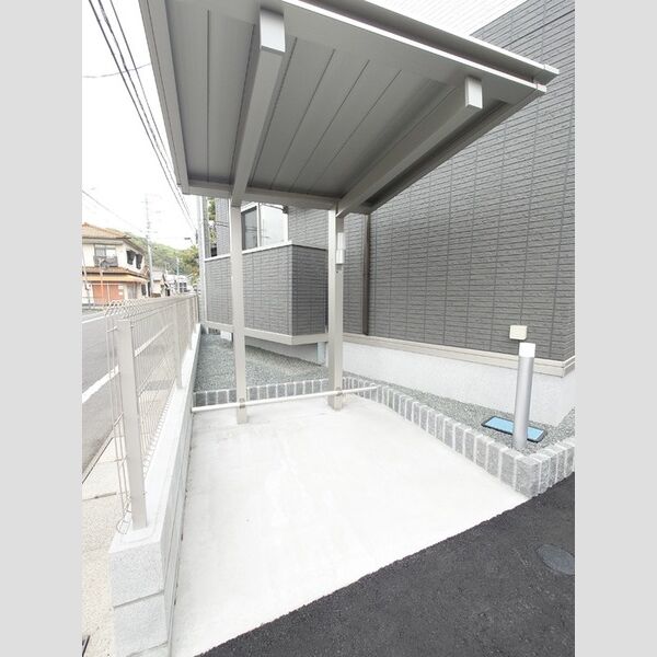 現地周辺 (自転車置き場)