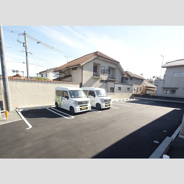 駐車場 (建物前駐車場)