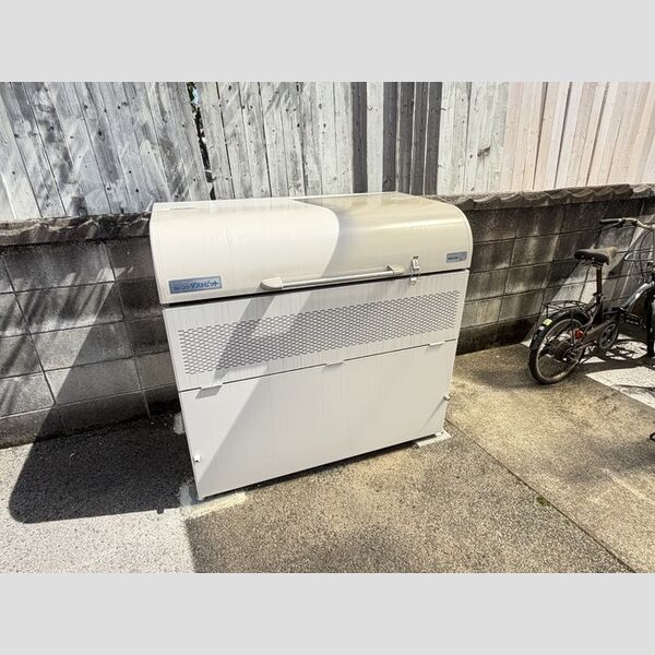 現地周辺 (ゴミボックス)