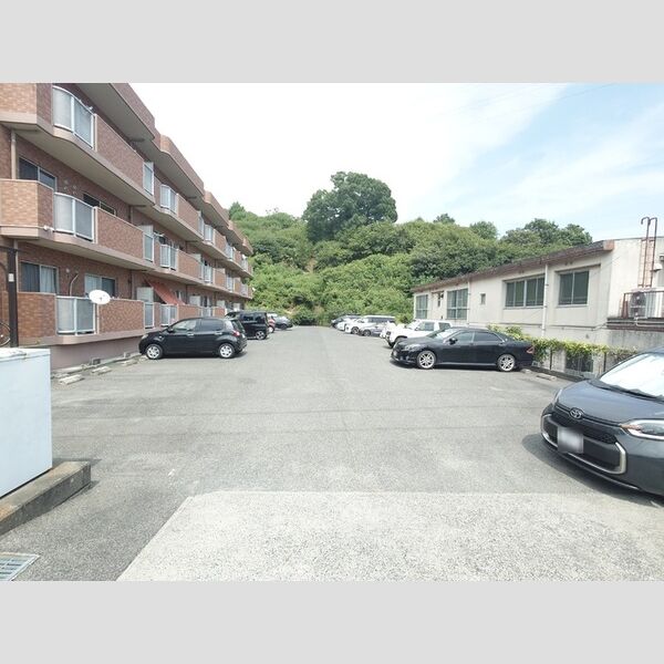 駐車場 (建物前駐車場)